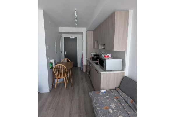 #915 13350 Central Avenue, Surrey, BC V3T0S1 Photo 3