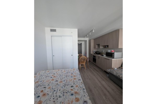#915 13350 Central Avenue, Surrey, BC V3T0S1 Photo 4