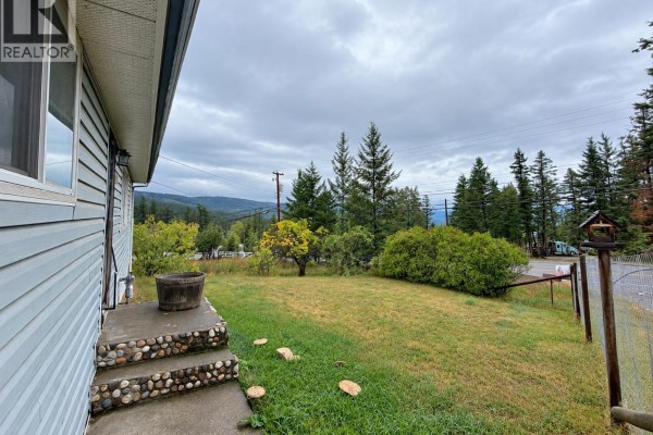 Living room - 915 Dog Creek Road, Williams Lake, BC V2G3G5 Photo 5