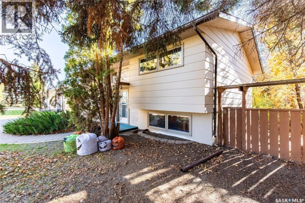 Sunroom - 915 Normandy Drive, Moose Jaw, SK S6H3G8 Photo 4