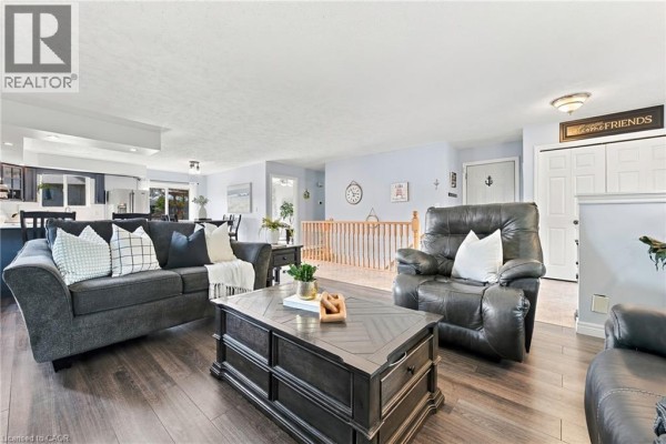 Family room - 915 St George Street, Port Dover, ON N0A1N0 Photo 5