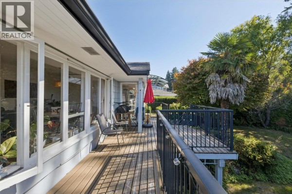 915 Wentworth Avenue, North Vancouver, BC V7R1R8 Photo 3