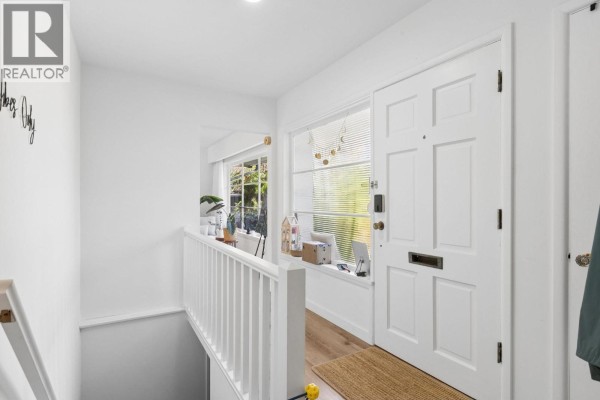 915 Wentworth Avenue, North Vancouver, BC V7R1R8 Photo 4