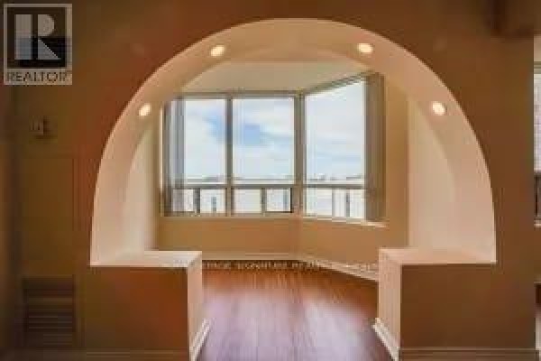 Primary Bedroom - 916 - 135 Hillcrest Avenue, Mississauga, ON L5B4B1 Photo 5