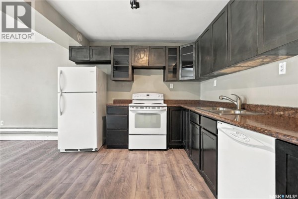 Kitchen - 916 Athol Street, Regina, SK S4T3B7 Photo 2