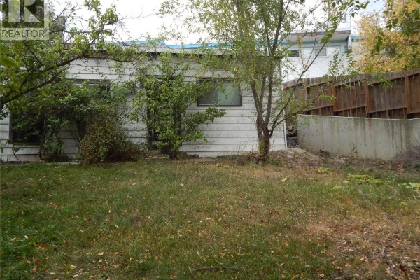 Living room - 916 Cook Street, Creston, BC V0B1G3 Photo 5