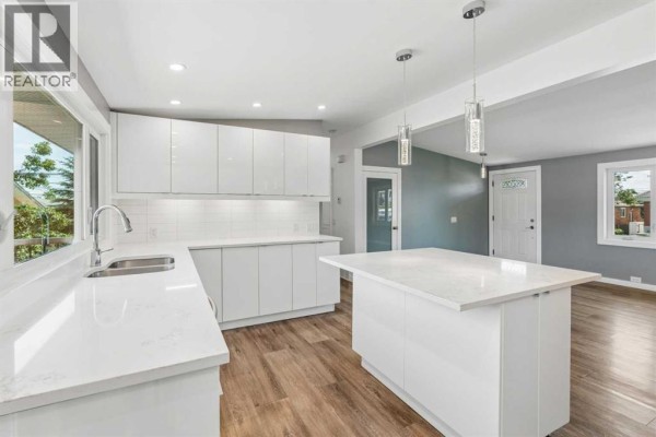 Bedroom - 916 Mayland Drive Ne, Calgary, AB T2E6C4 Photo 4