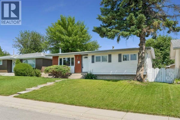 Bedroom - 916 Mayland Drive Ne, Calgary, AB T2E6C4 Photo 5