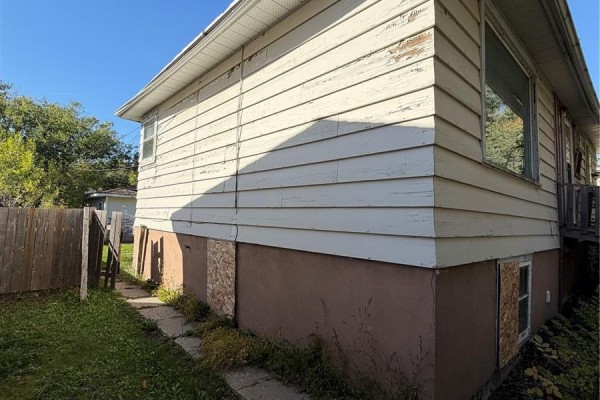 916 Royal Street, Regina, SK S4T4Z6 Photo 2