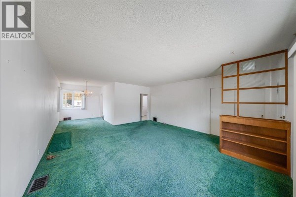 Den - 916 Thackeray Street, Warfield, BC V1R2C2 Photo 5
