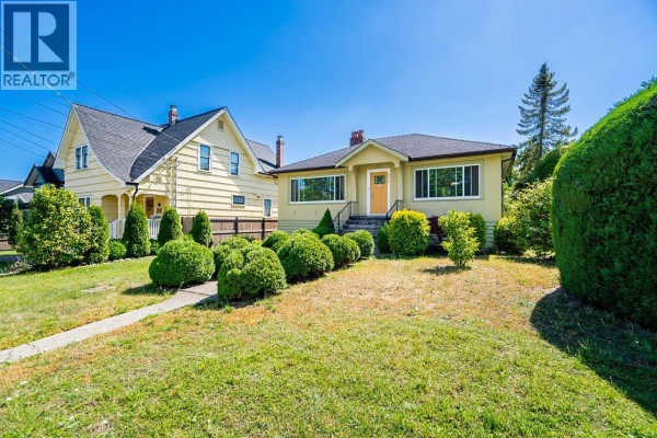 916 Thirteenth Street, New Westminster, BC V3M4N1 Photo 2