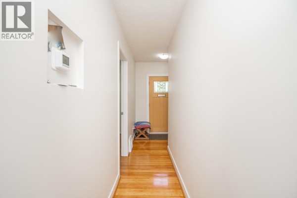 916 Thirteenth Street, New Westminster, BC V3M4N1 Photo 3