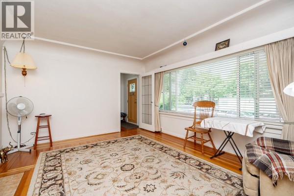 916 Thirteenth Street, New Westminster, BC V3M4N1 Photo 5