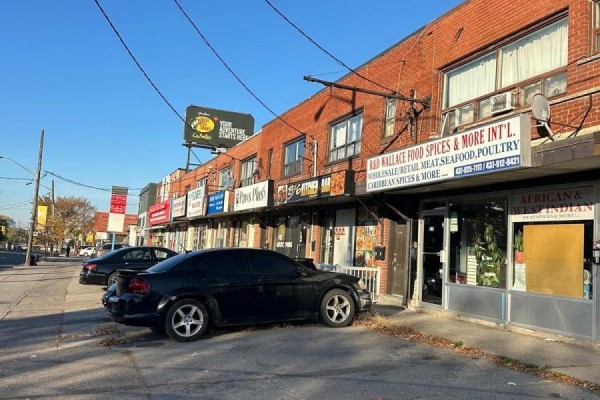 916 Wilson Avenue, Toronto, ON M3K1E7 Photo 2