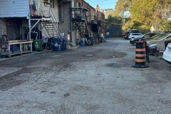 916 Wilson Avenue, Toronto, ON M3K1E7 Photo 3