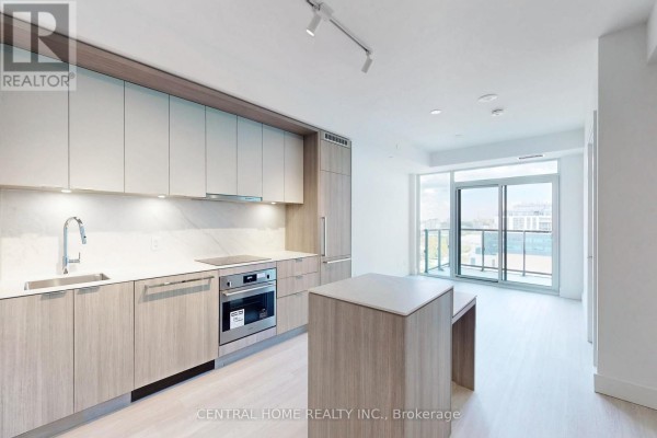 917 - 6 Greenbriar Road, Toronto