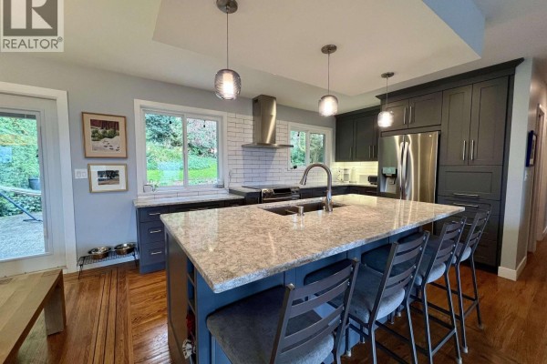 918 Baker Drive, Coquitlam, BC V3J6X2 Photo 4