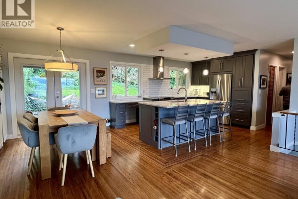 918 Baker Drive, Coquitlam, BC V3J6X2 Photo 5