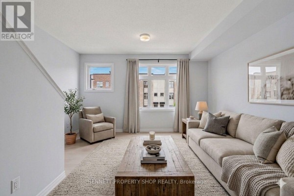 Living room - 919 Moses Tennisco Street, Ottawa, ON K1K5A8 Photo 5