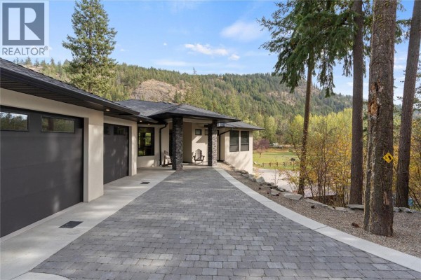 5pc Ensuite bath - 9196 Tronson Road Unit# 33, Vernon, BC V1H1E8 Photo 5