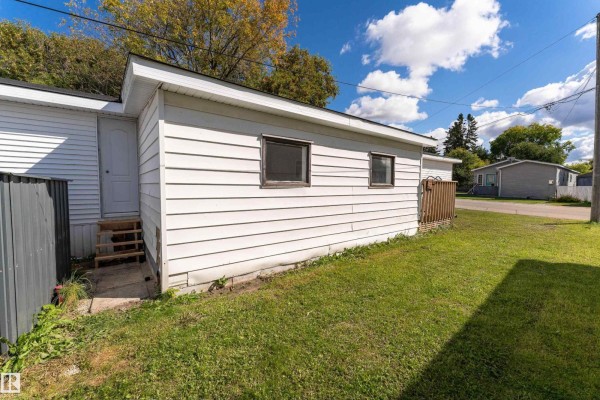 Den - #92 305 Calahoo Rd, Spruce Grove, AB T7X3K7 Photo 4