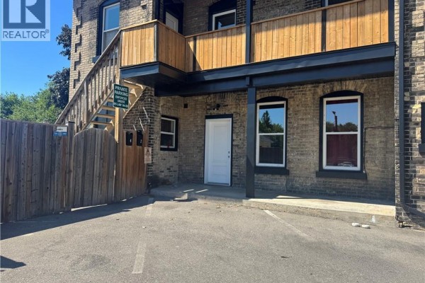 4pc Bathroom - 92 Alfred Street Unit# 2, Brantford, ON N3S5G2 Photo 2