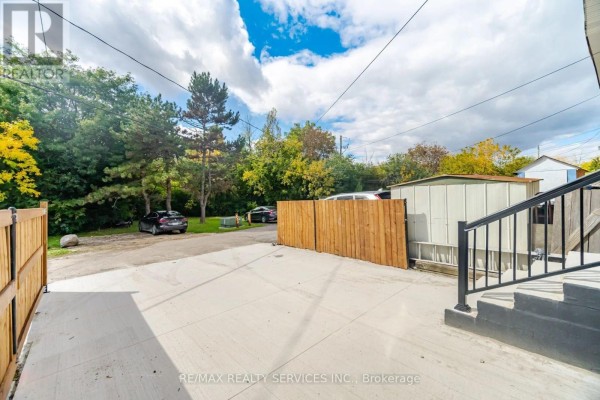 92 Corby Crescent, Brampton, ON L6Y1H1 Photo 4