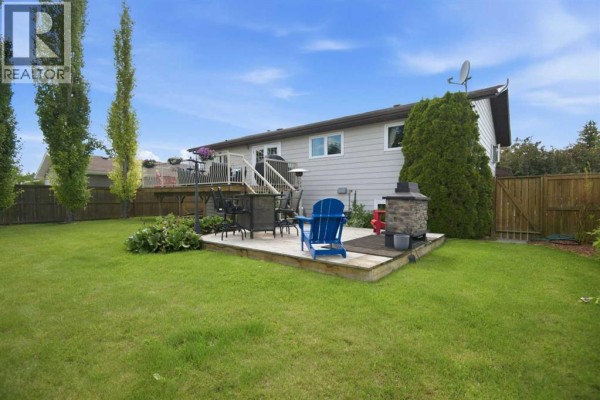 92 Mccullough Crescent, Red Deer, AB, photo 2