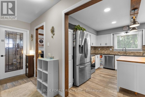 Laundry room - 92 Salem Court, London South, ON N6K1S9 Photo 5