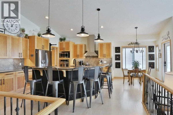 4pc Bathroom - 92 Sherwood Rise Nw, Calgary, AB T3R1P6 Photo 2