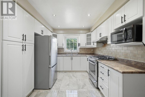 Kitchen - 92 Tulip Drive, Brampton, ON L6Y3X6 Photo 2