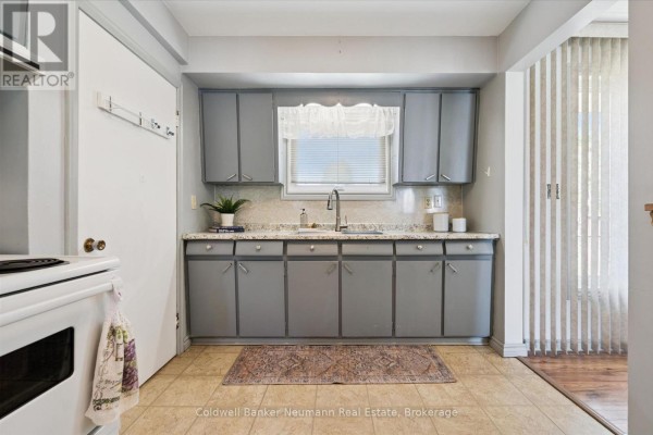 92 Victoria Road N, Guelph, ON, photo 2