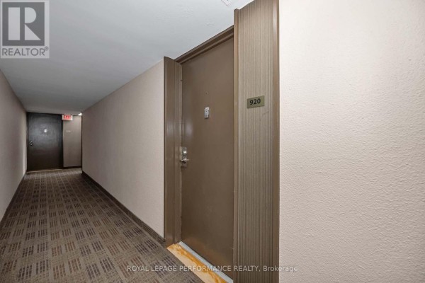 920 - 20 Chesterton Drive, Ottawa, ON K2E6Z7 Photo 2