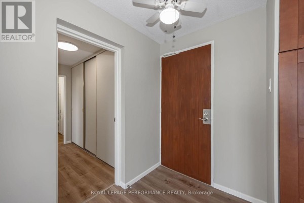 920 - 20 Chesterton Drive, Ottawa, ON K2E6Z7 Photo 3