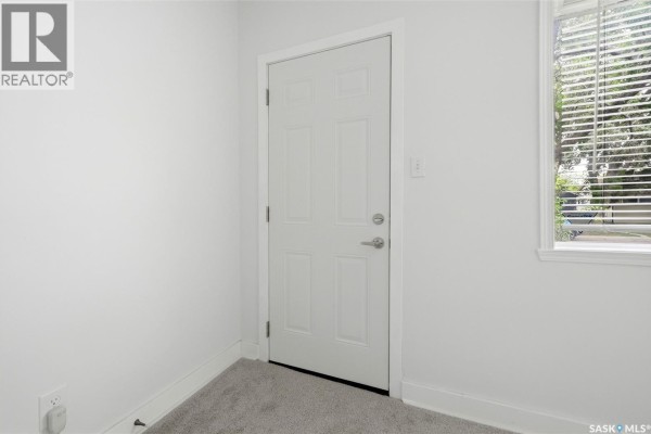 Living room - 920 Atkinson Street, Regina, SK S4N3T9 Photo 2