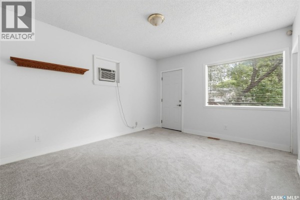 Laundry room - 920 Atkinson Street, Regina, SK S4N3T9 Photo 3