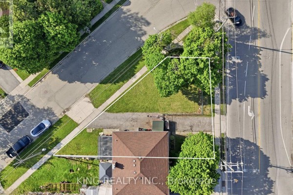 Aerial view of a house and lot with property lines outlined in white. - 920 Concession Road, Cambridge