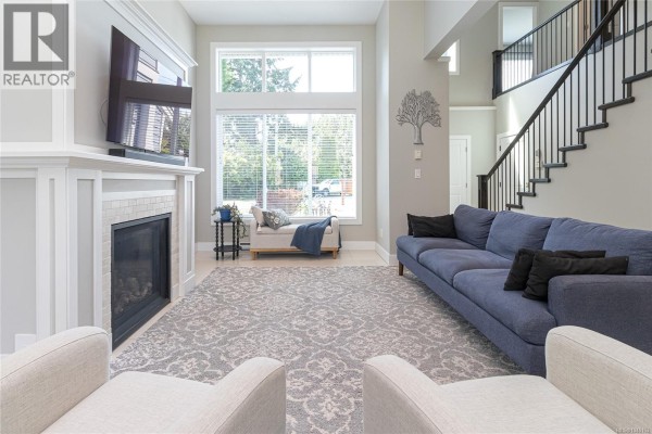 Patio - 920 Snowdrop Ave, Saanich, BC V8Z2N4 Photo 3