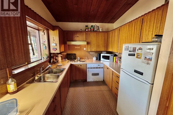 Recreation room - 9209 Moffat Avenue, Wilmer, BC V0A1K5 Photo 4