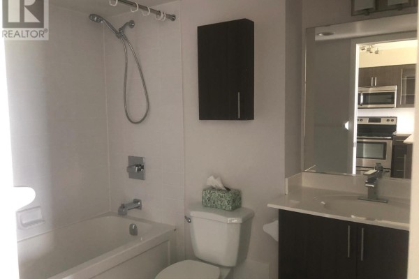 Kitchen - 921 - 75 Norman Bethune Avenue, Richmond Hill, ON L4B0B6 Photo 3