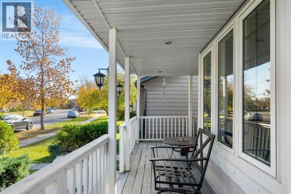 Den - 921 Erin Woods Drive Se, Calgary, AB T2B2X1 Photo 5