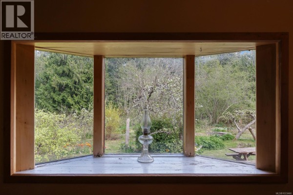 Loft - 9210 Mcfarlane Rd, Denman Island, BC V0R1T0 Photo 3