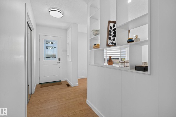 Kitchen - 9212 150 Av Nw, Edmonton, AB T5E2N6 Photo 3