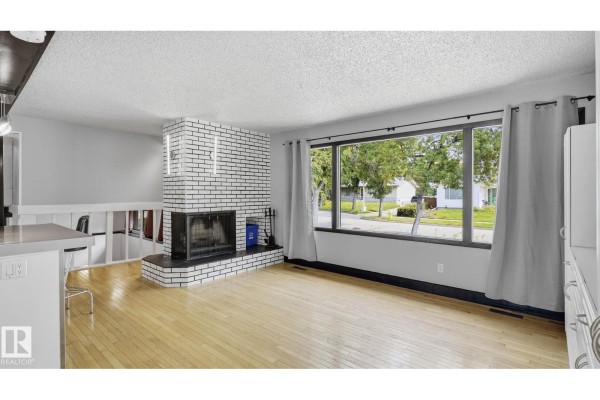 Primary Bedroom - 9216 93 St, Fort Saskatchewan, AB T8L1M1 Photo 5