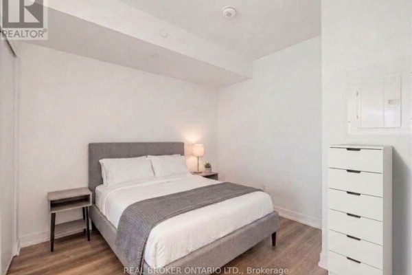 922 - 1 Jarvis Street E, Hamilton, ON, photo 2