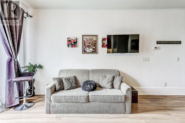 Living room - 922 - 20 John Street, Toronto, ON M5V0G5 Photo 4