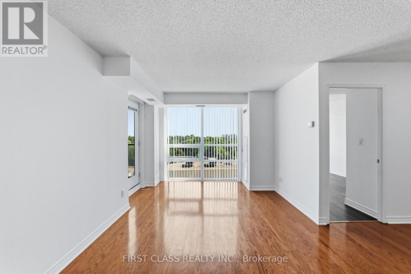 Interior view of a bright room with hardwood floors and large window. - 922 - 35 Hollywood Avenue, Toronto
