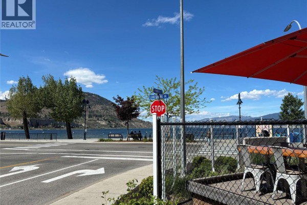 Living room - 922 Dynes Avenue Unit# 208, Penticton, BC V2A1E8 Photo 3