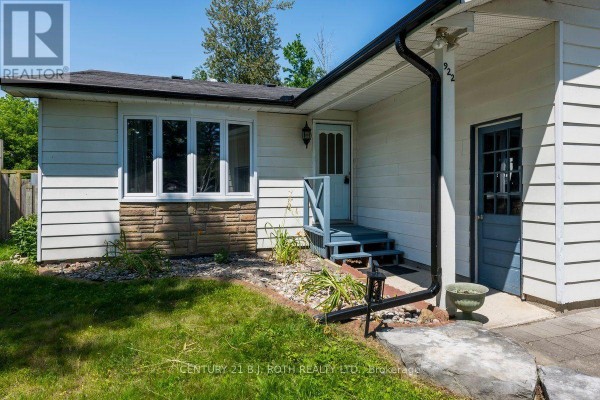 922 Elizabeth Avenue, Innisfil, ON, photo 2