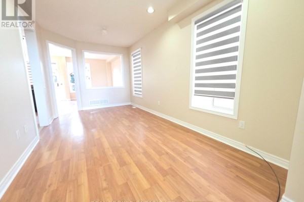922 Ledbury Crescent, Mississauga, ON L5V2P8 Photo 2
